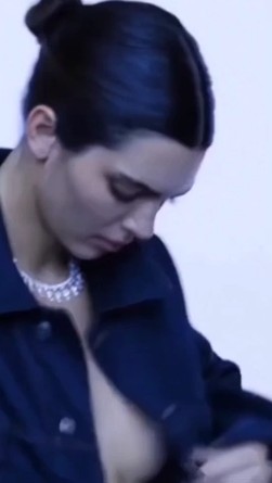Kendall Jenner Tits flash Video